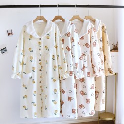 Women's summer thin, loose, short-sleeved artificial cotton loungewear, pajamas, and a fresh floral cotton bra.