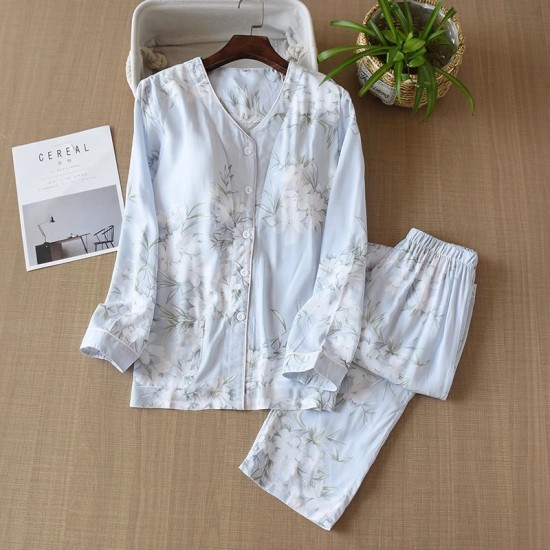 Women's spring and summer thin, long-sleeved, bra-free, rayon silk loungewear set with bra pads.